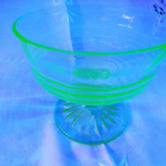 Vintage, Green Uranium Vaseline ( tested for glow as pictured) Depression Glass - Picture 7 of 7
